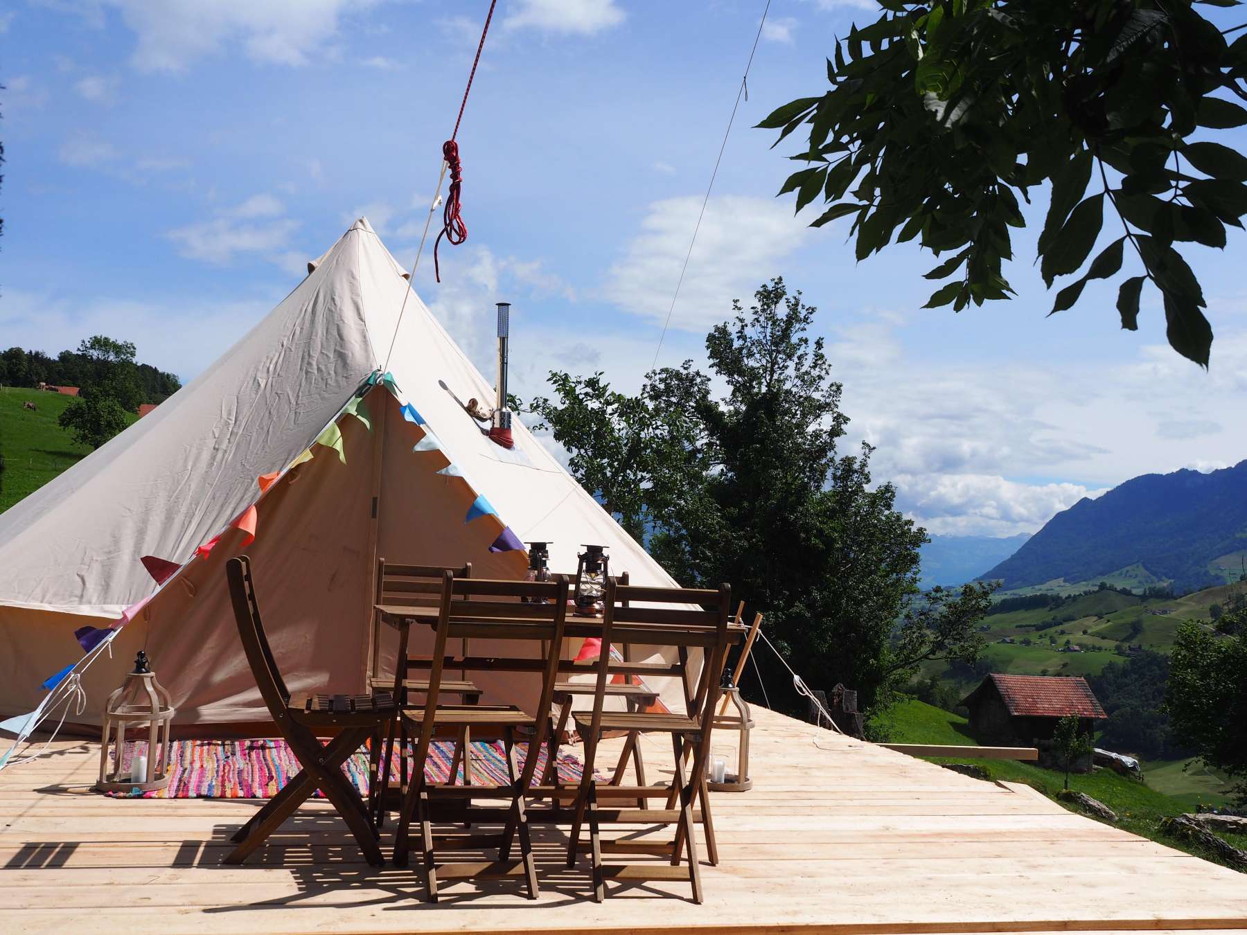 Zeltferien into the Wäid Zelt von aussen Übernachten Nidwalden